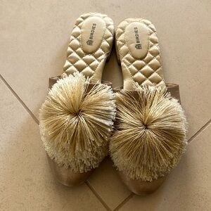Birdies slippers with pom poms, size 6.5